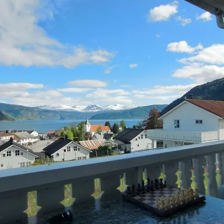 Vila Feriehus Ved Fjorden I Idylliske Utvik I Stryn
