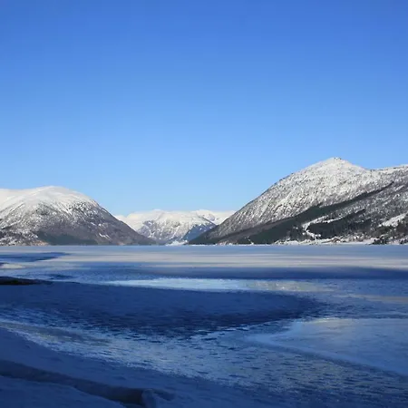 Vila Feriehus Ved Fjorden I Idylliske Utvik I Stryn Solberg (Sogn og Fjordane)