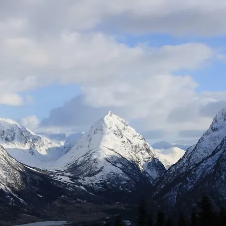 Feriehus Ved Fjorden I Idylliske Utvik I Stryn * Solberg (Sogn og Fjordane)